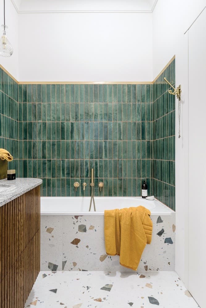 Renovated apartment in a historic tenement with elevator – 16