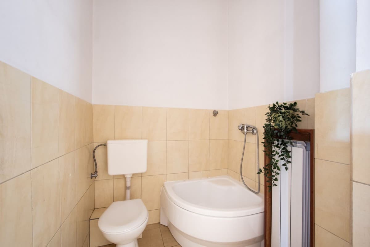 Spacious two-room apartment in a quiet building – 6