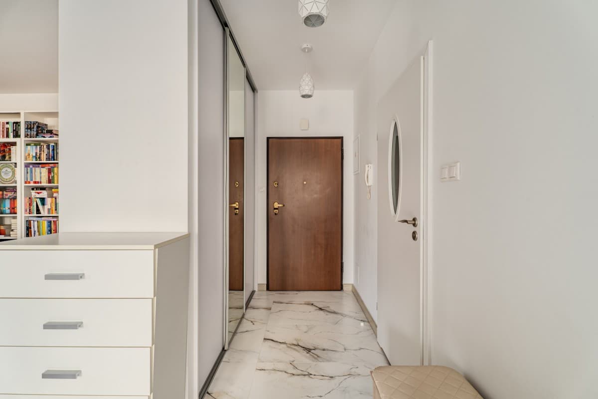 Comfortable 2-room apartment in secure Bielany – 11