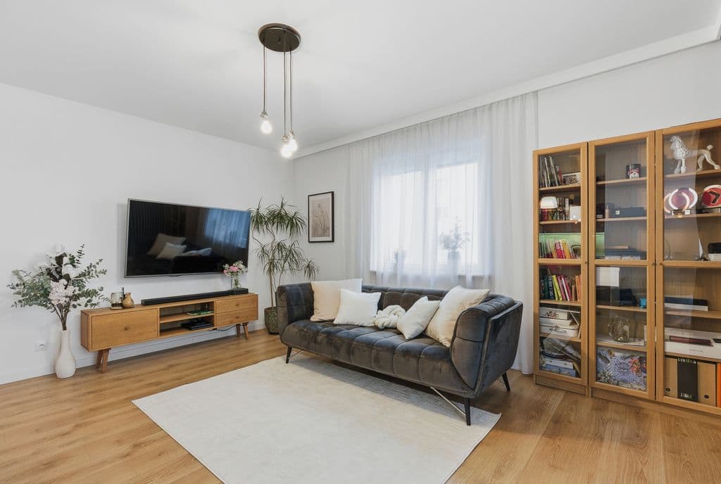 Bright 2-room apartment with balcony and garage – 2