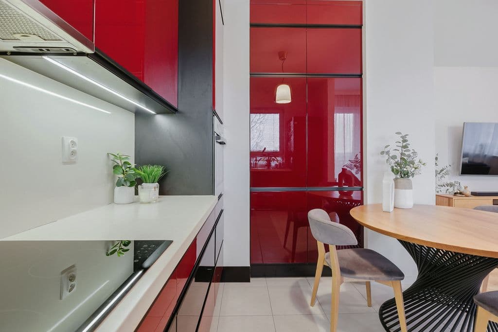 Bright 2-room apartment with balcony and garage – 7