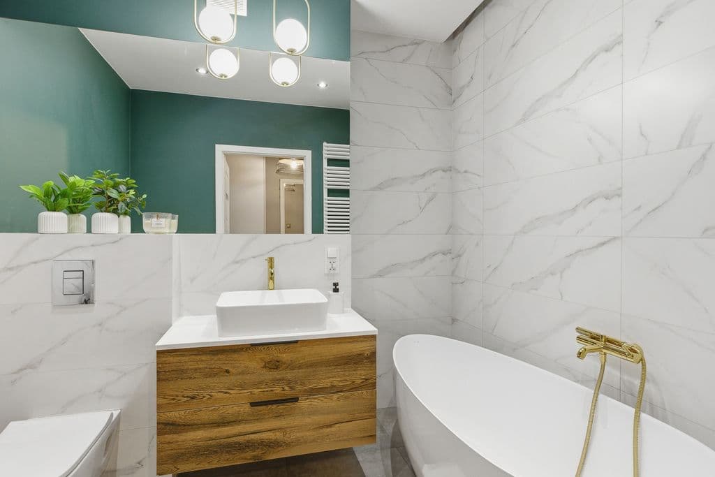 Bright 2-room apartment with balcony and garage – 9