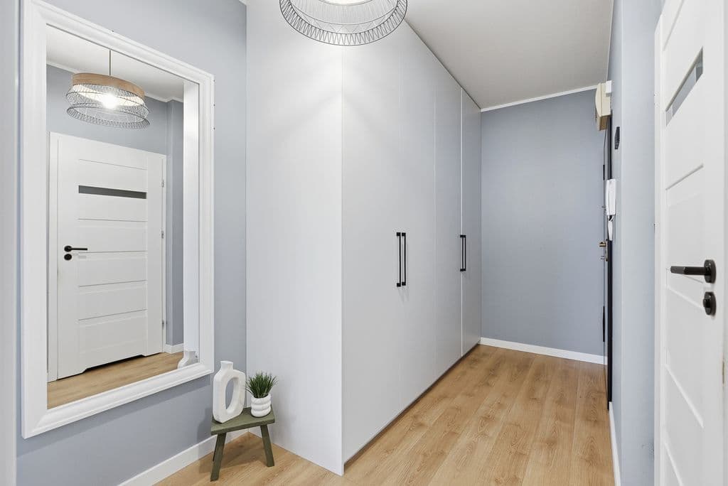 Bright 2-room apartment with balcony and garage – 16