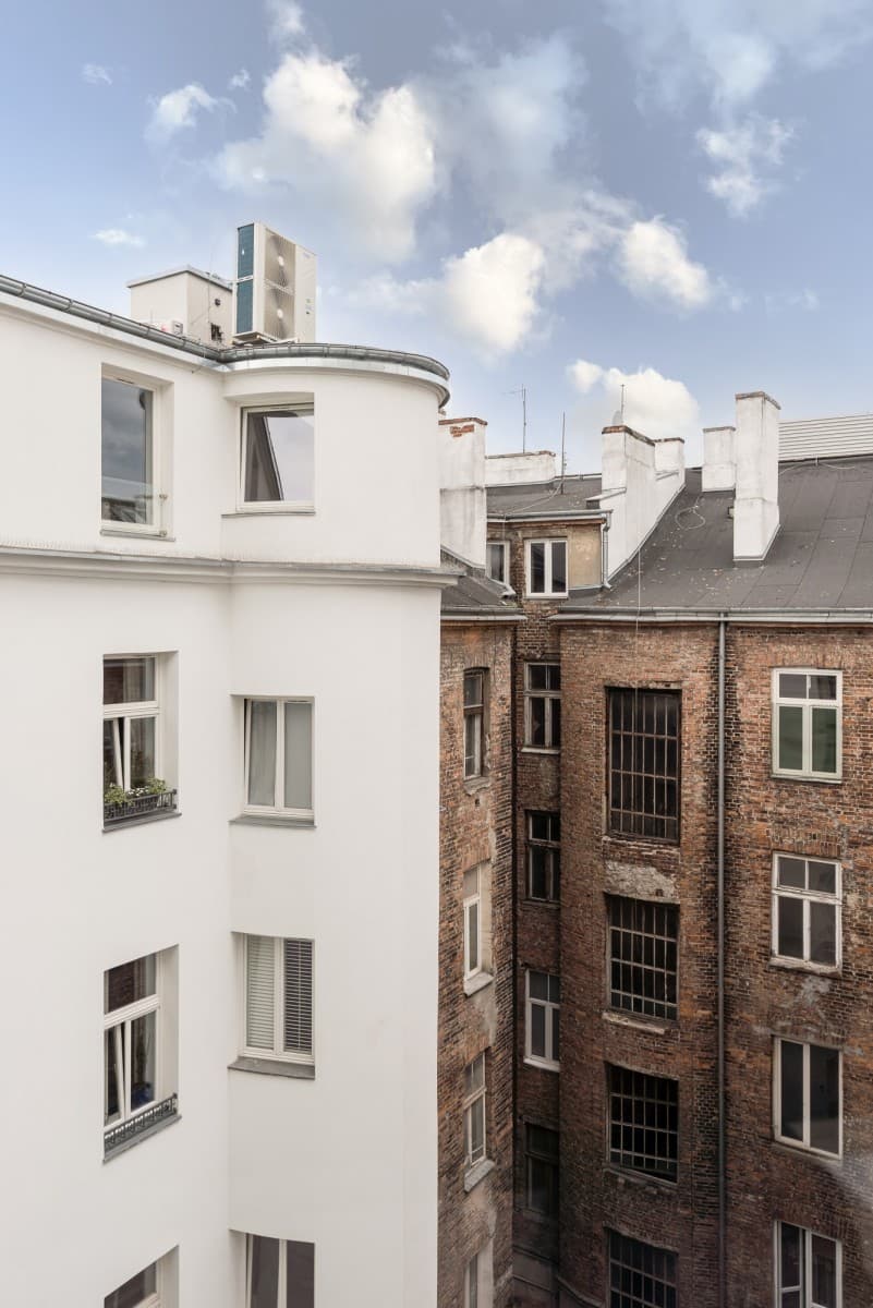 Renovated apartment in a historic tenement with elevator – 23