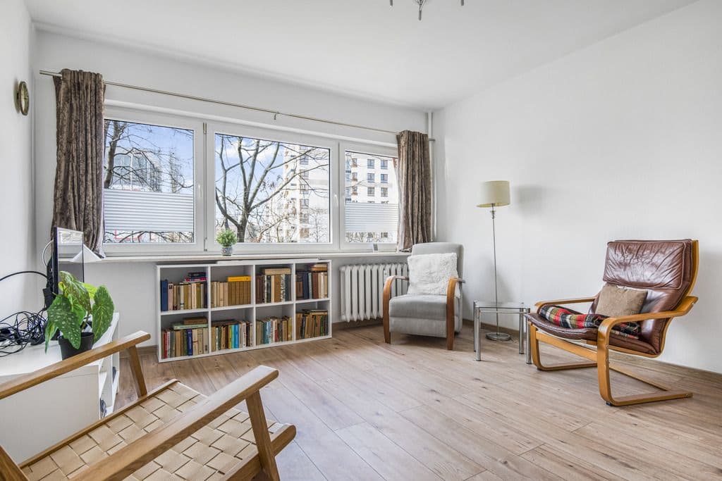 Bright 3-room apartment in Włochy, great location – 1