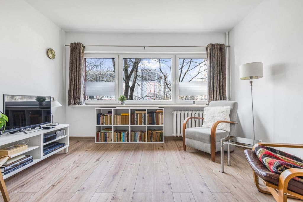 Bright 3-room apartment in Włochy, great location – 2