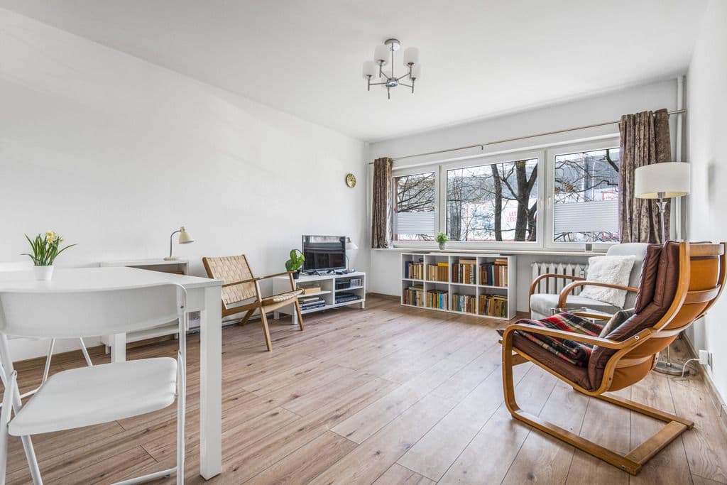 Bright 3-room apartment in Włochy, great location – 3