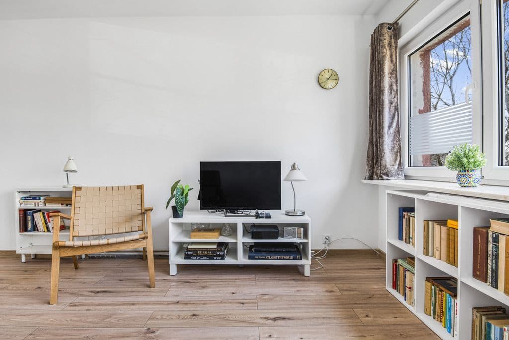 Bright 3-room apartment in Włochy, great location – 4