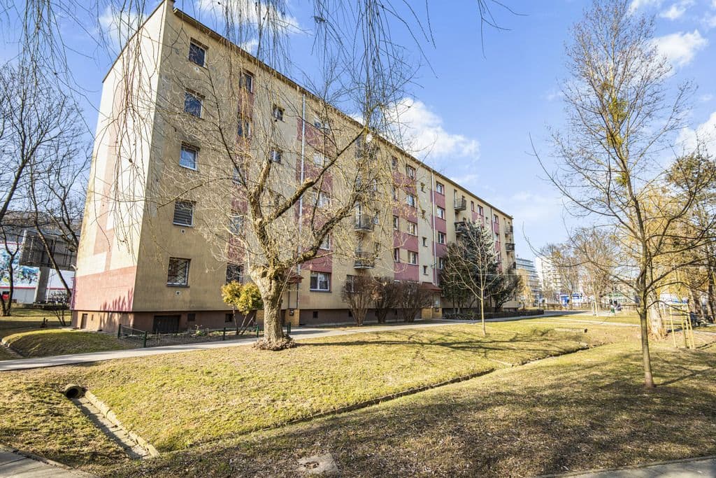 Bright 3-room apartment in Włochy, great location – 12