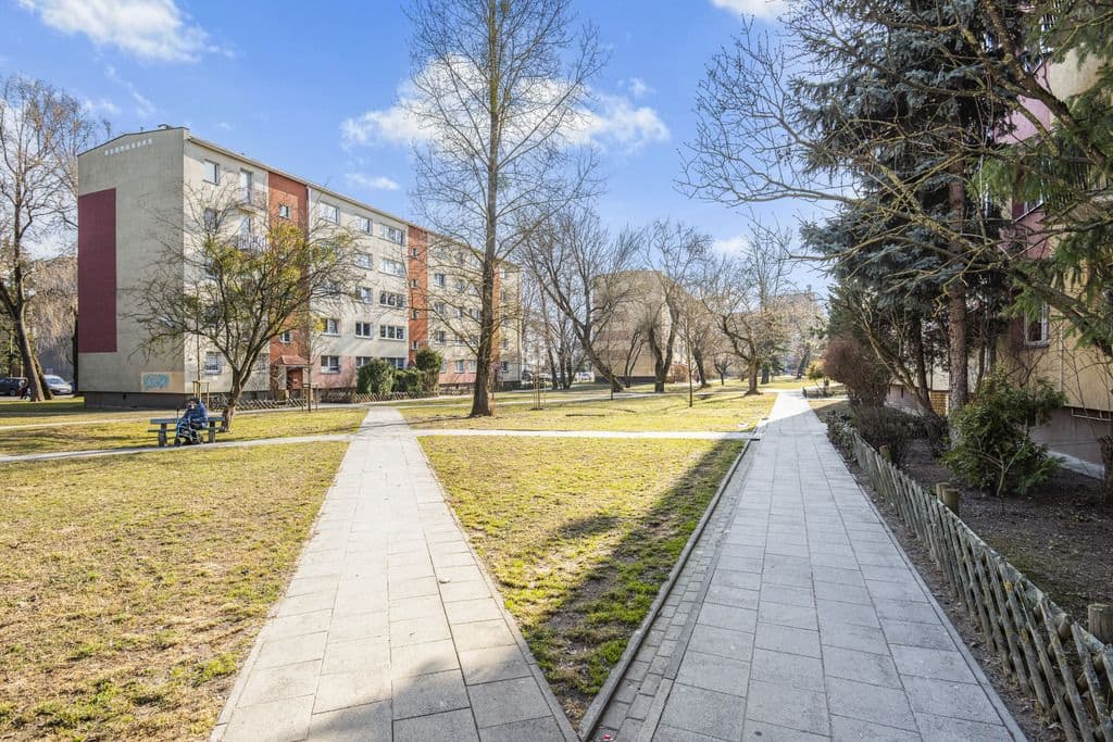 Bright 3-room apartment in Włochy, great location – 13