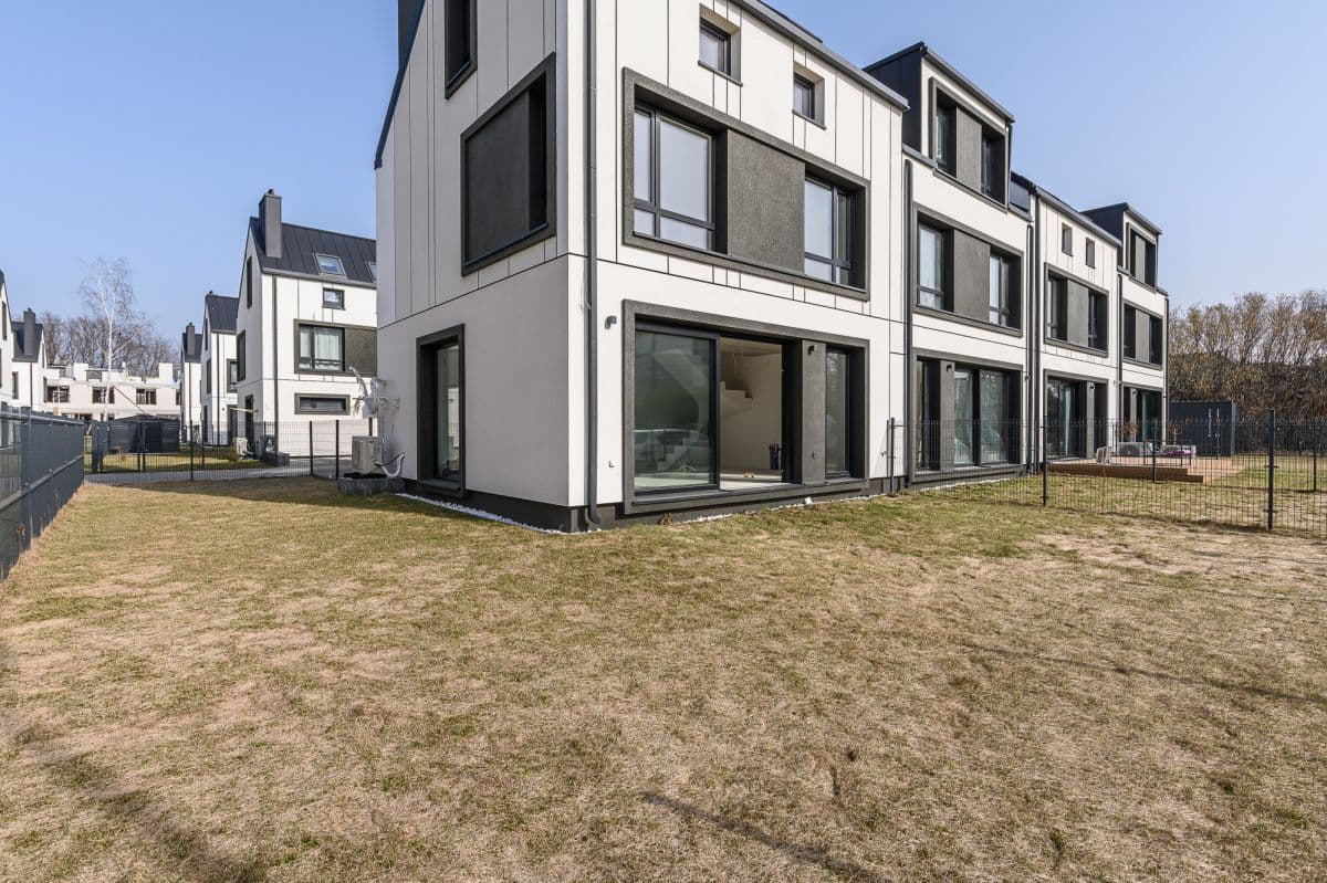 Corner segment house with spacious garden in Białołęka – 14