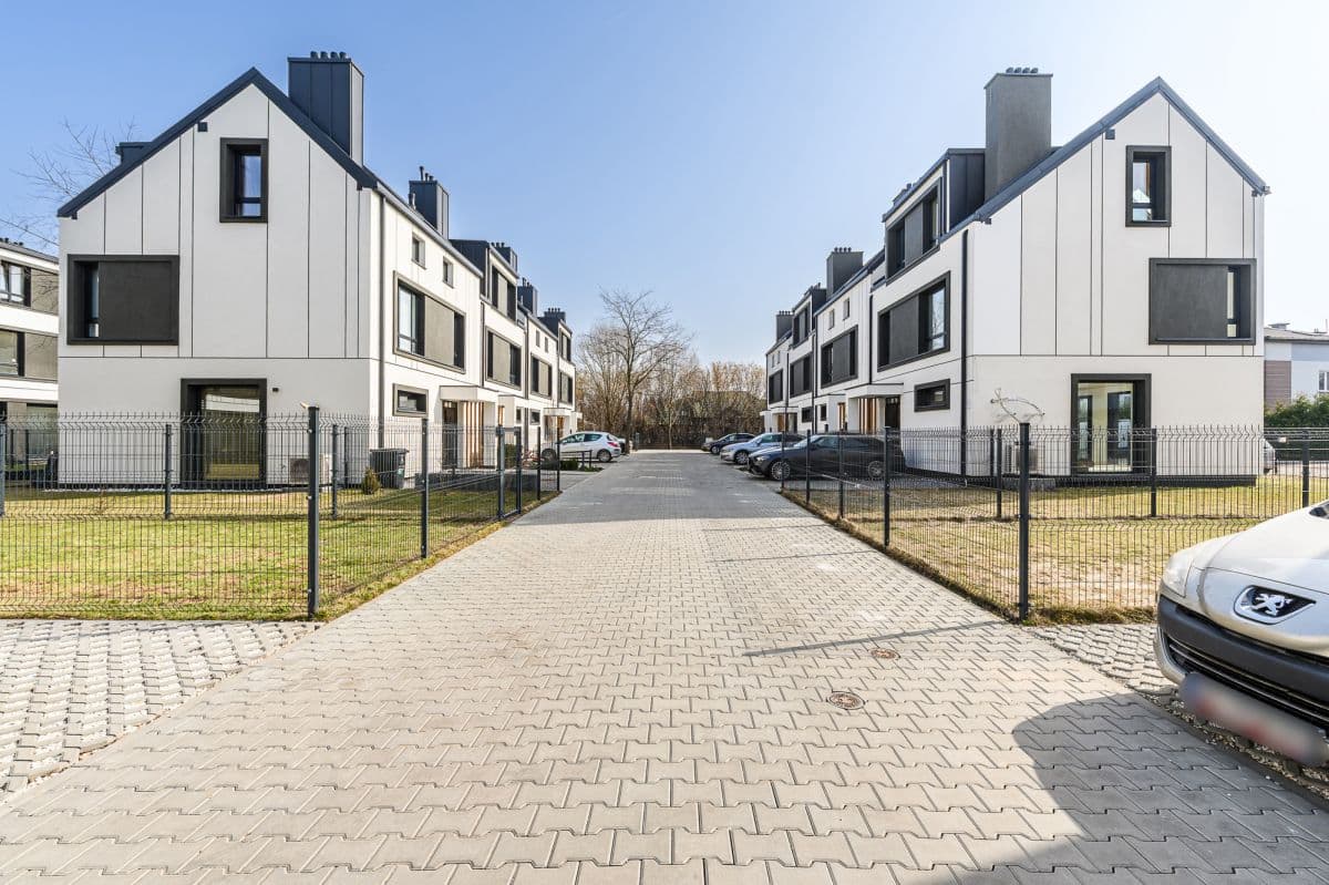 Corner segment house with spacious garden in Białołęka – 15