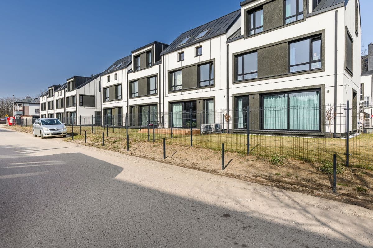 Corner segment house with spacious garden in Białołęka – 16