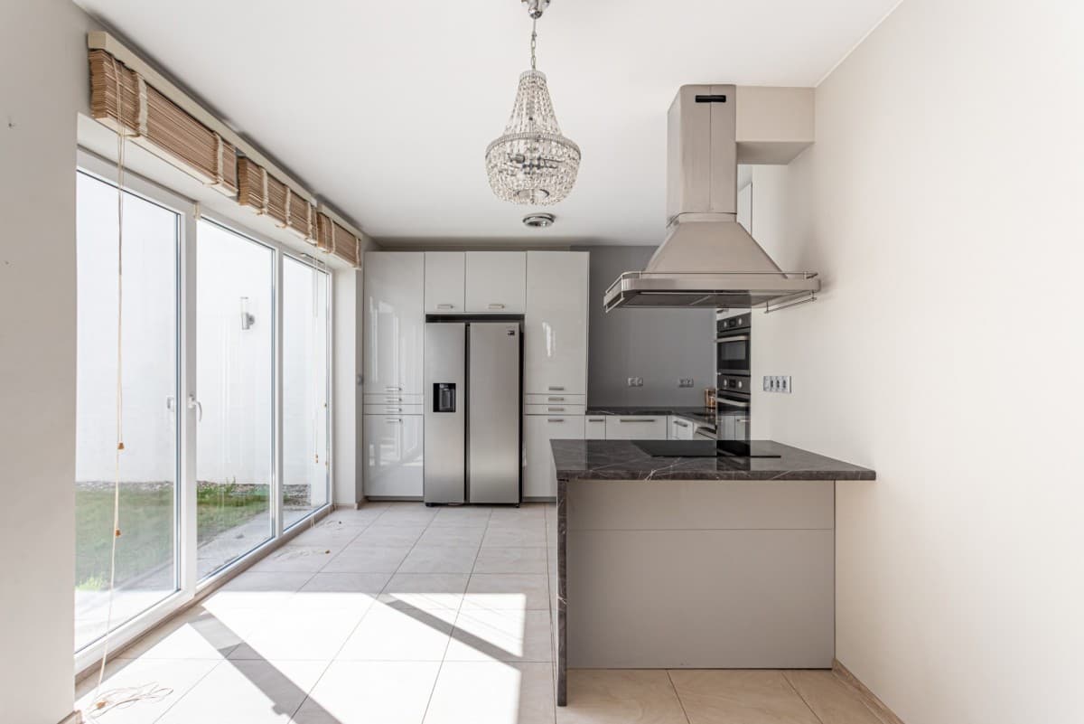 Spacious family home with private garden – 2