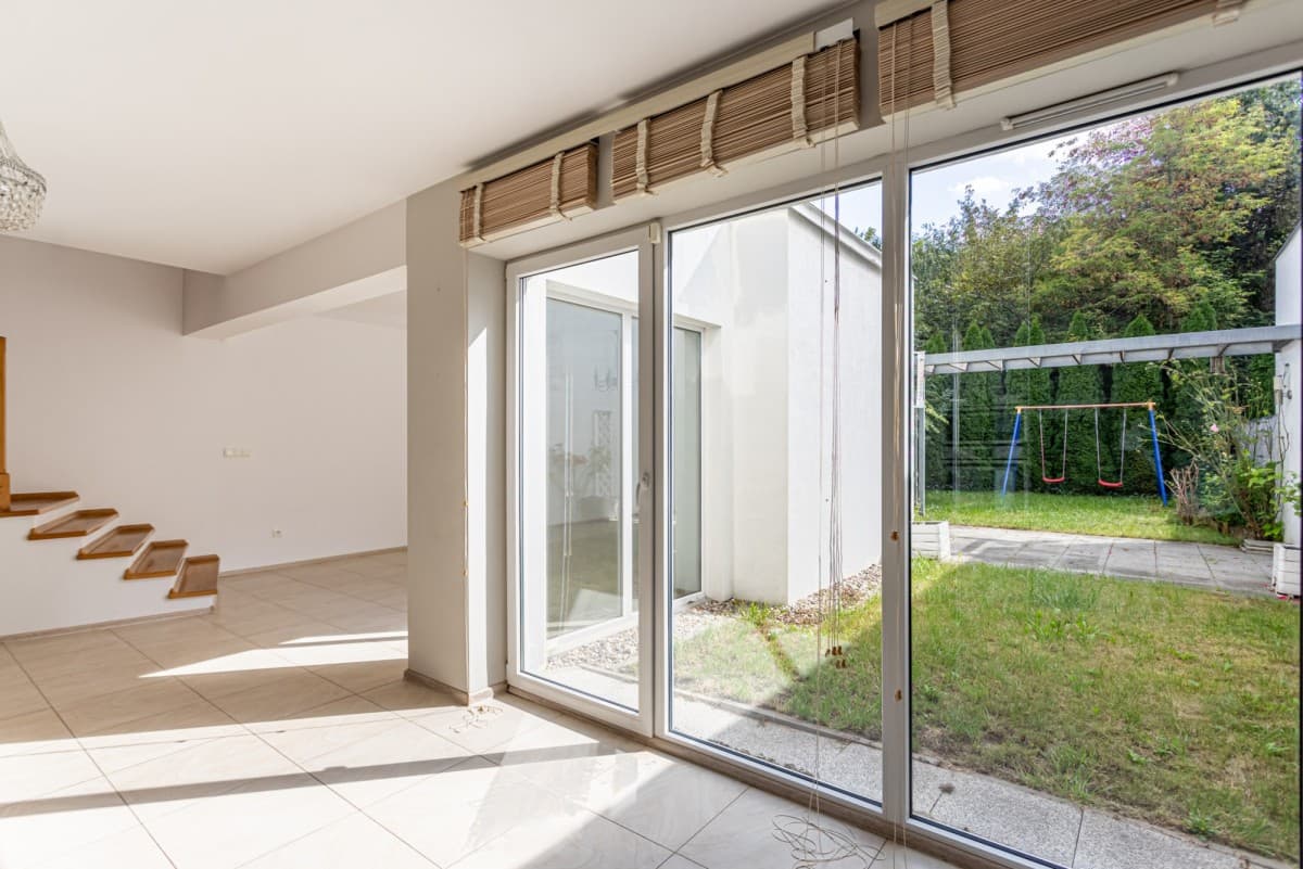 Spacious family home with private garden – 4