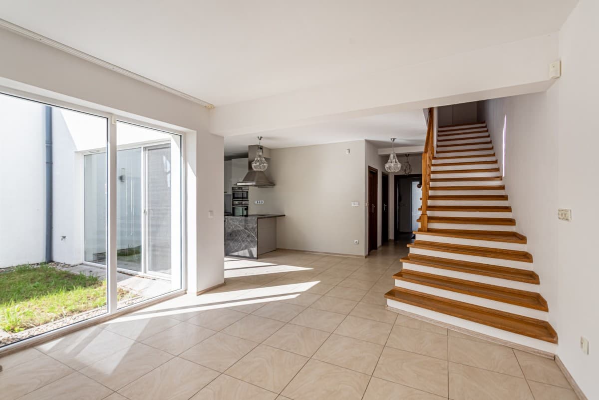 Spacious family home with private garden – 6