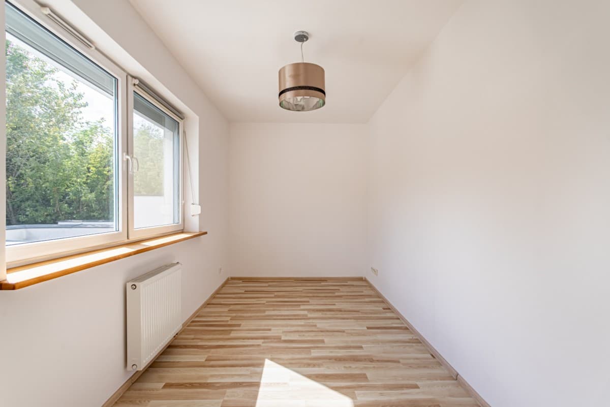 Spacious family home with private garden – 8