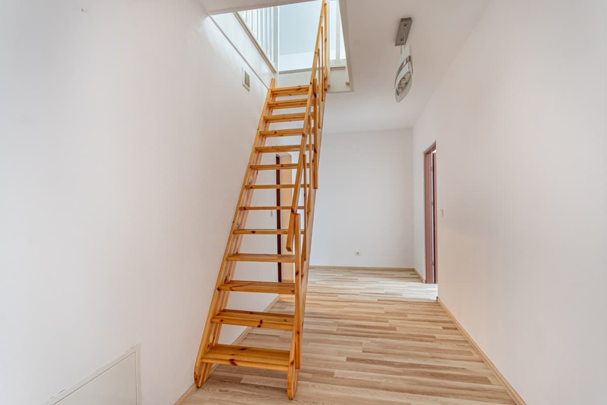 Spacious family home with private garden – 9