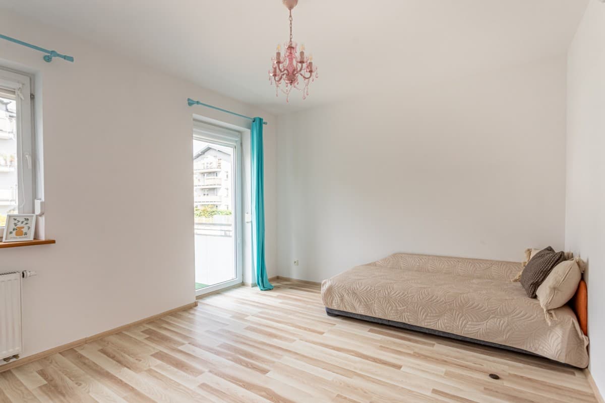 Spacious family home with private garden – 10