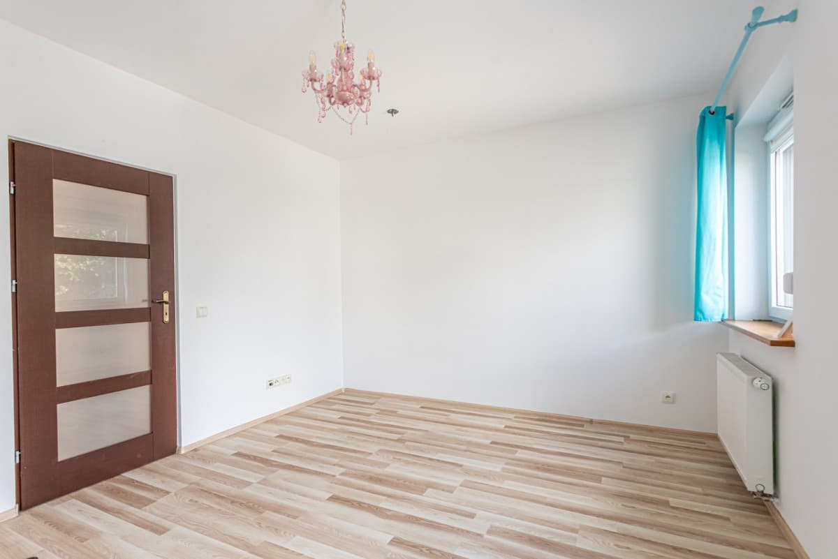 Spacious family home with private garden – 11