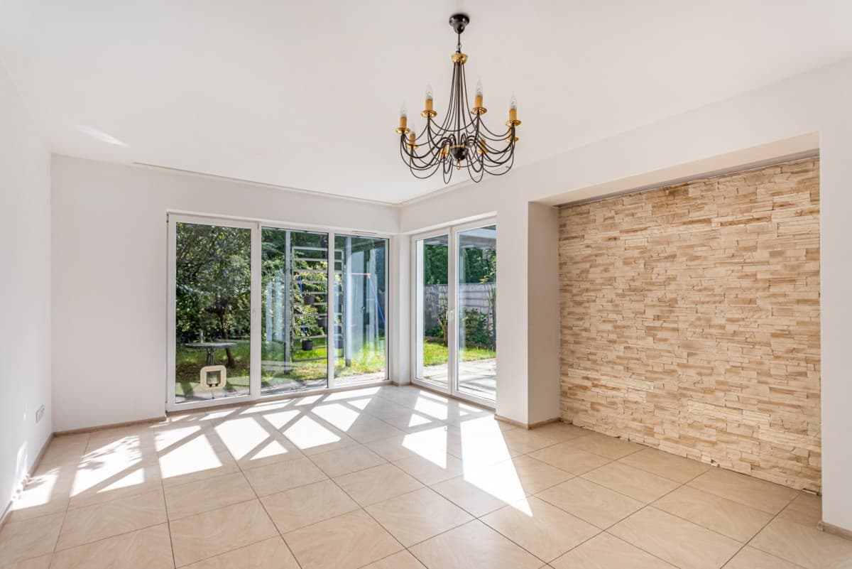 Spacious family home with private garden – 14