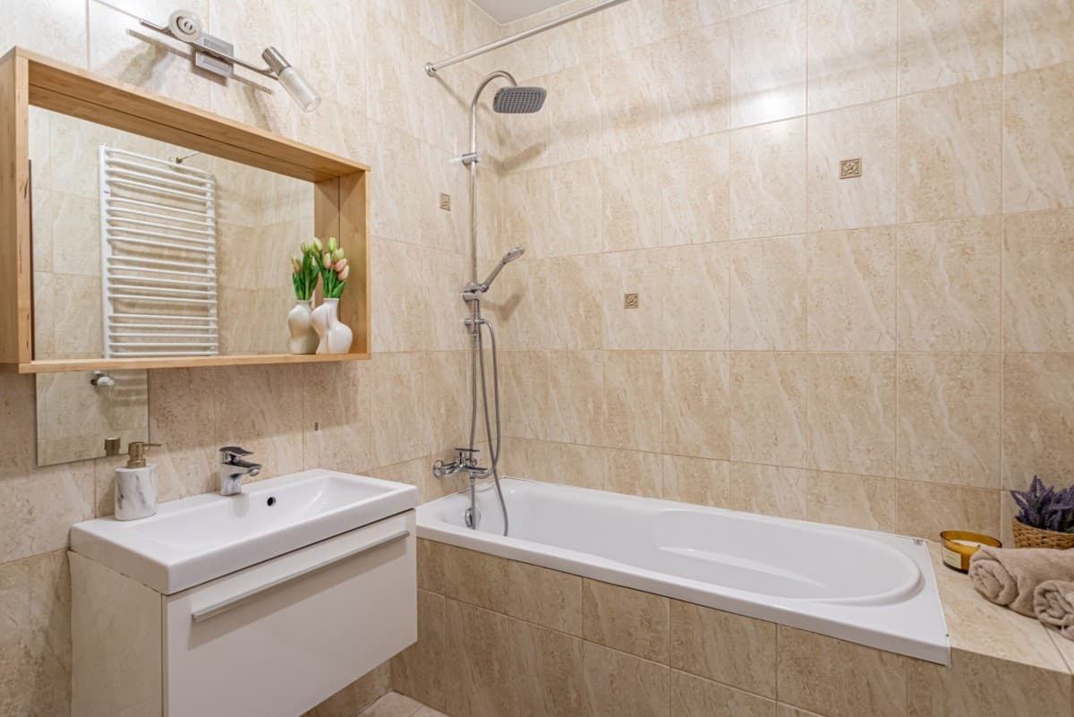 Spacious family home with private garden – 18