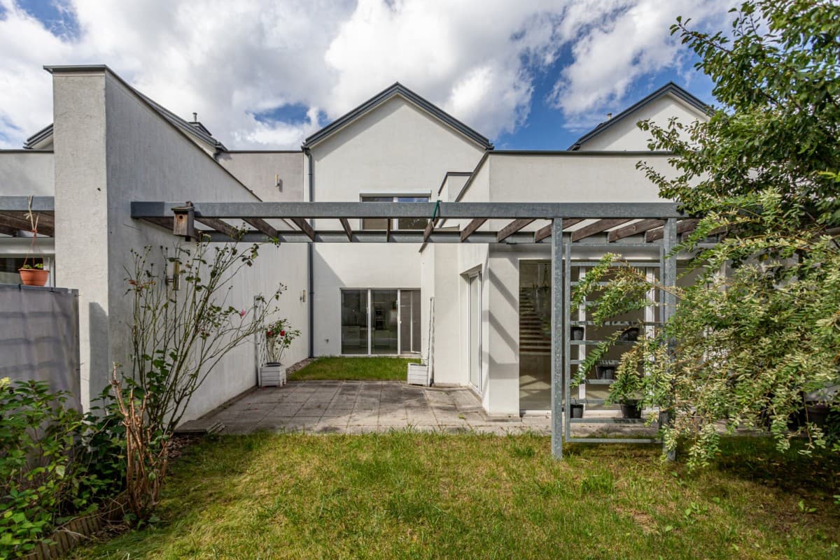 Spacious family home with private garden – 19