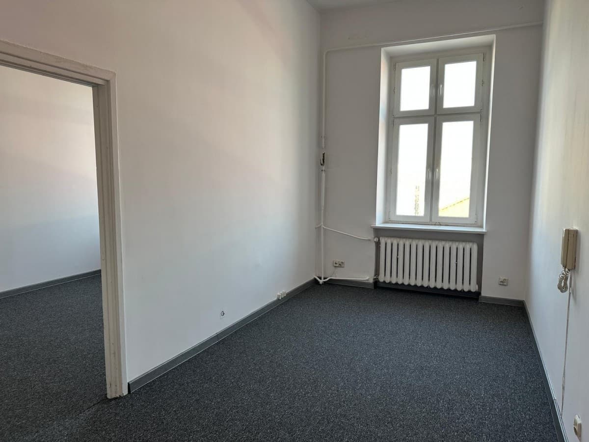 Charming 38.86m² office in Warsaw city center – 3