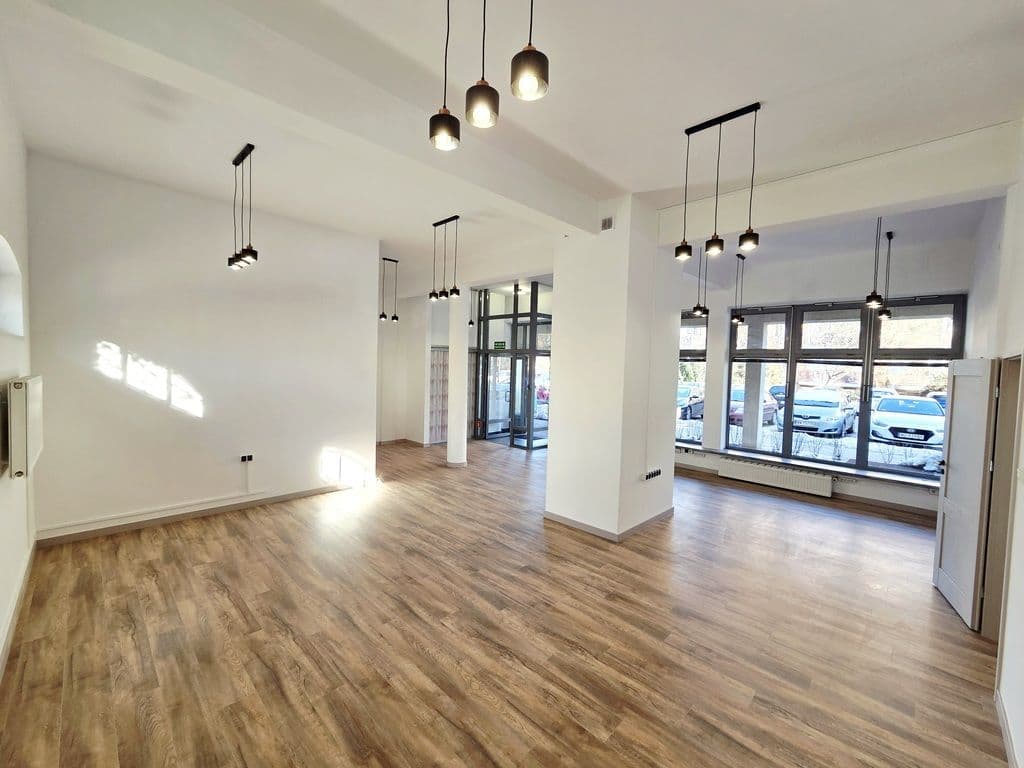 Renovated commercial space in prime Włochy location – 1