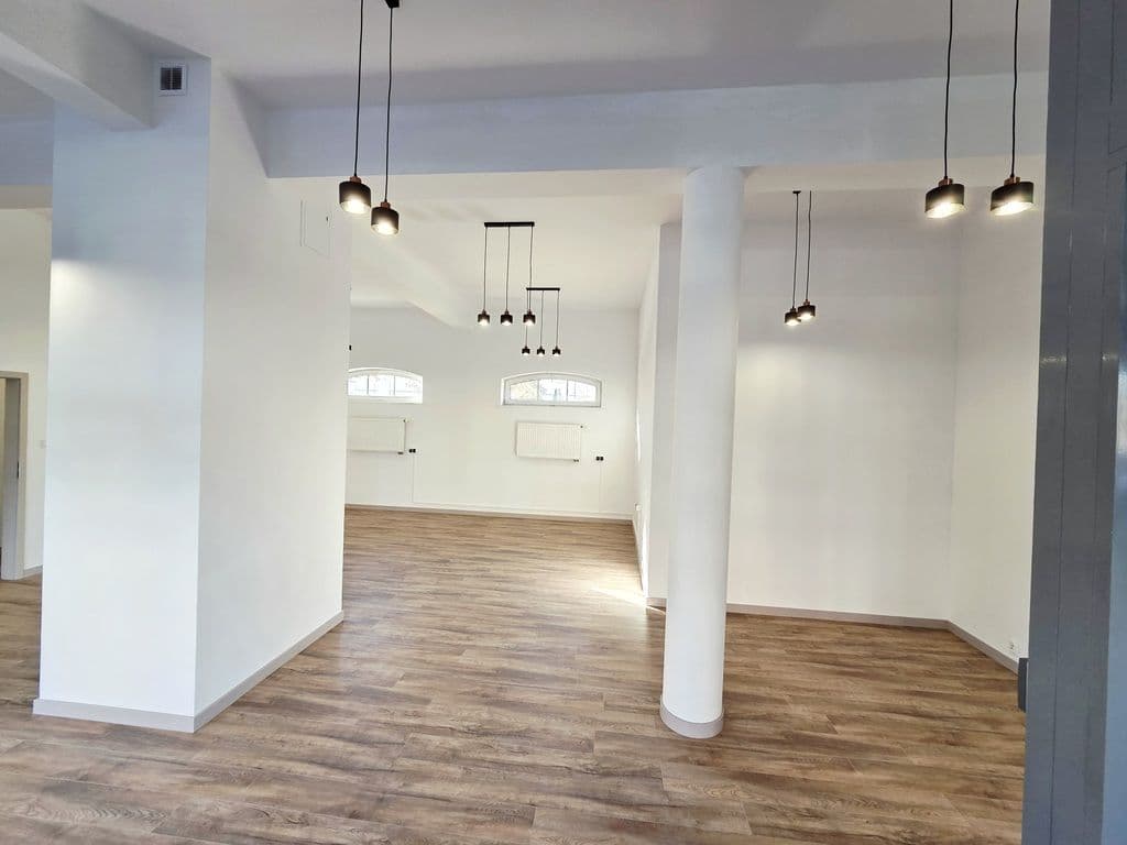 Renovated commercial space in prime Włochy location – 5
