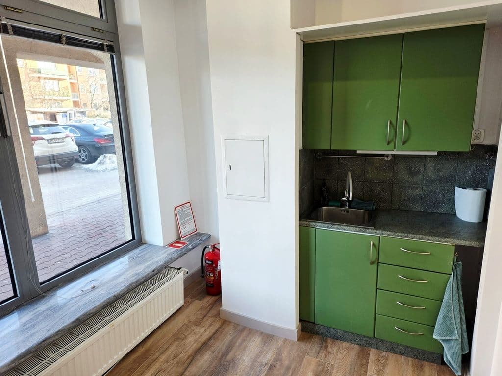 Renovated commercial space in prime Włochy location – 7