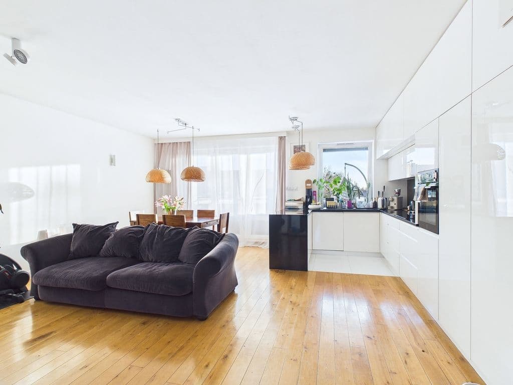 Spacious 100 m² apartment with balcony in Bemowo – 3