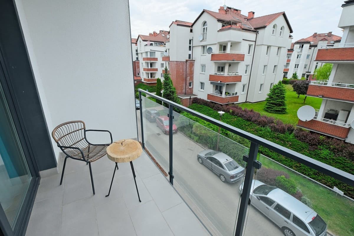 Modern 3-room apartment with two balconies in Włochy – 13