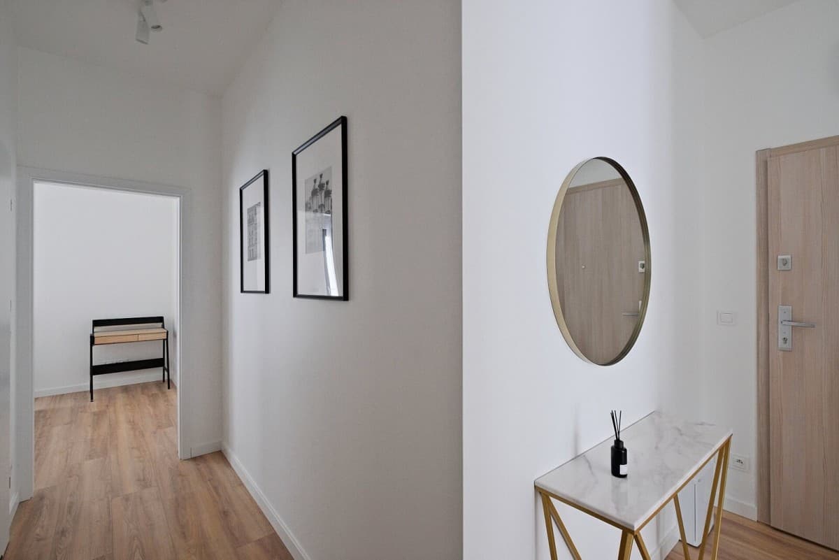 Modern 3-room apartment with two balconies in Włochy – 7