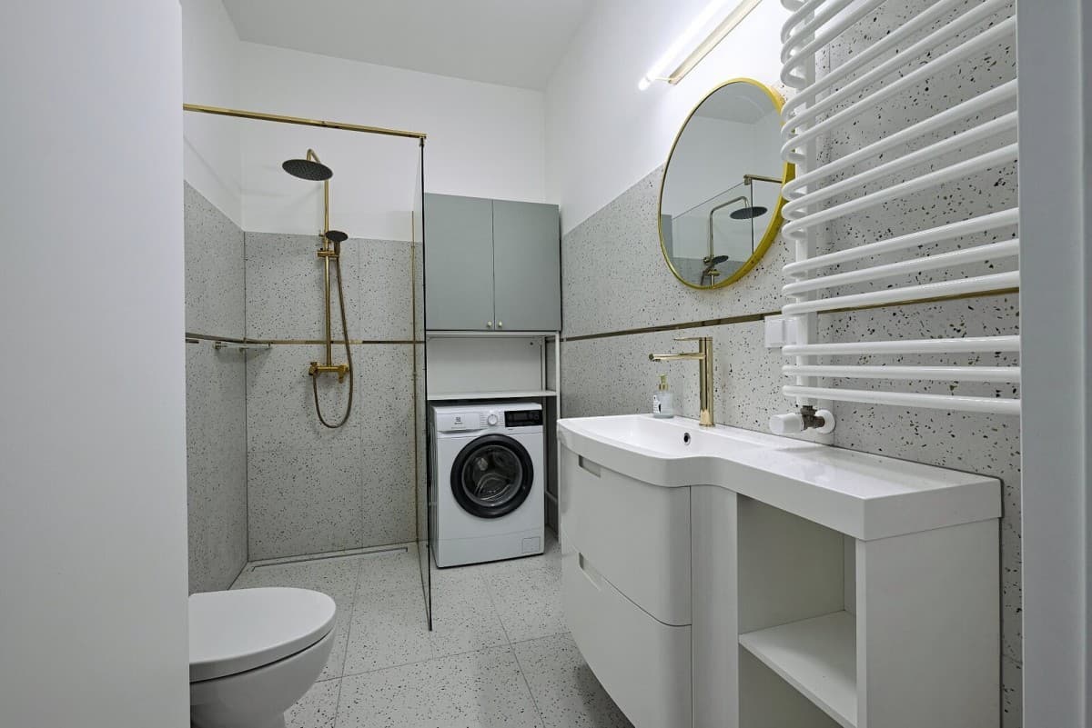 Modern 3-room apartment with two balconies in Włochy – 9