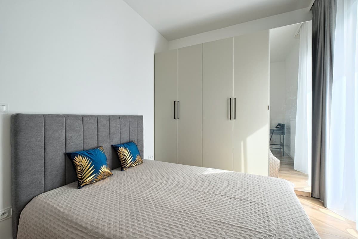 Modern 3-room apartment with two balconies in Włochy – 10