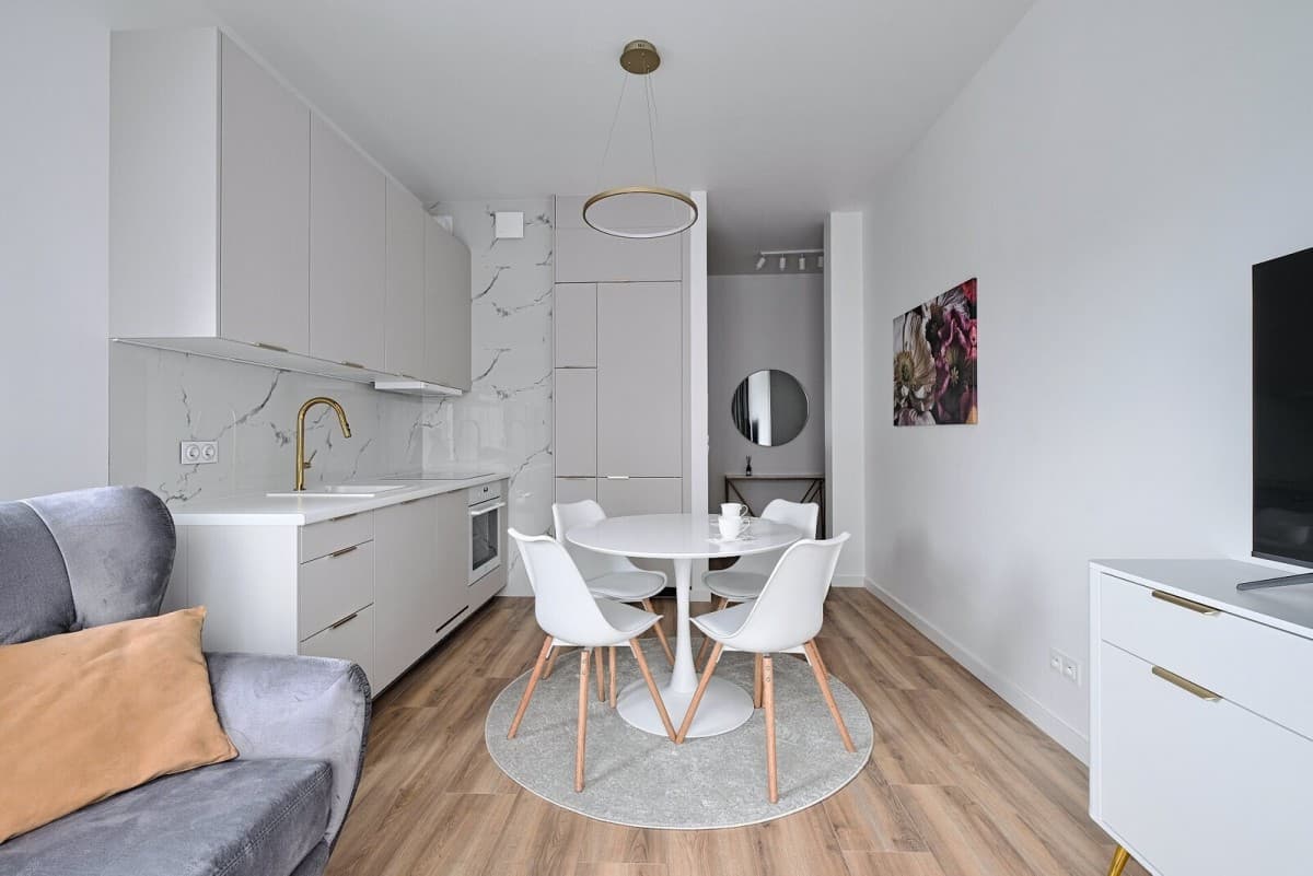 Modern 3-room apartment with two balconies in Włochy – 4