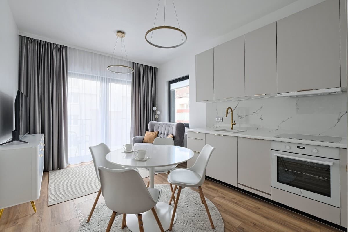 Modern 3-room apartment with two balconies in Włochy – 1