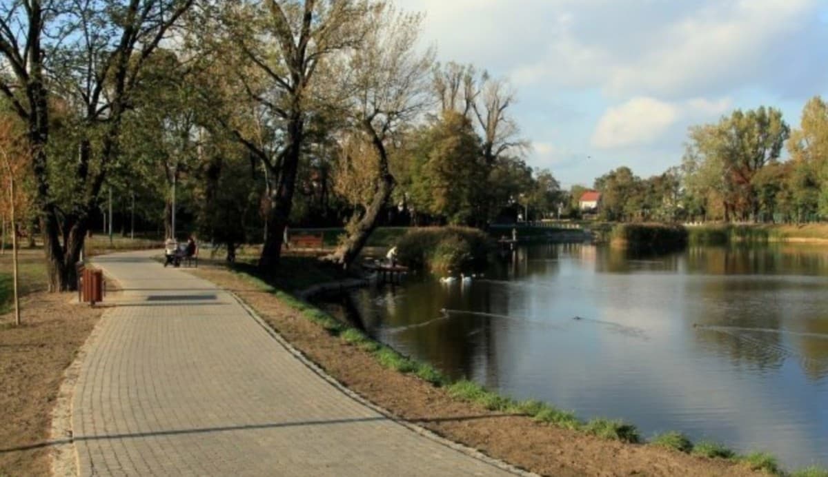 Modern 3-room apartment with two balconies in Włochy – 15