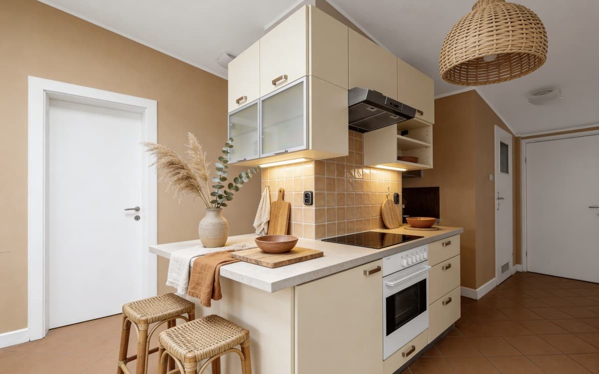 Spacious 3-room apartment with top-floor privacy – 3