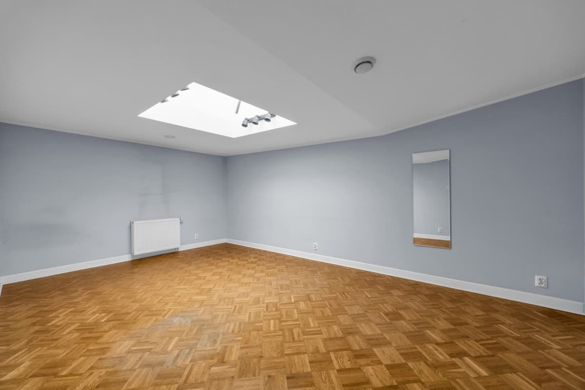 Spacious 3-room apartment with top-floor privacy – 5