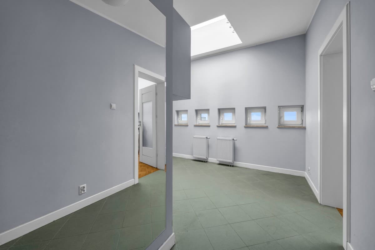 Spacious 3-room apartment with top-floor privacy – 8