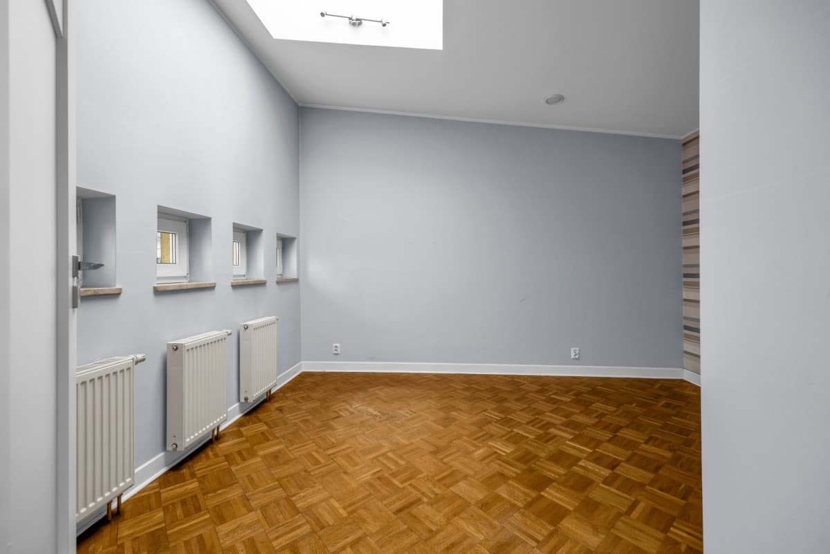 Spacious 3-room apartment with top-floor privacy – 9