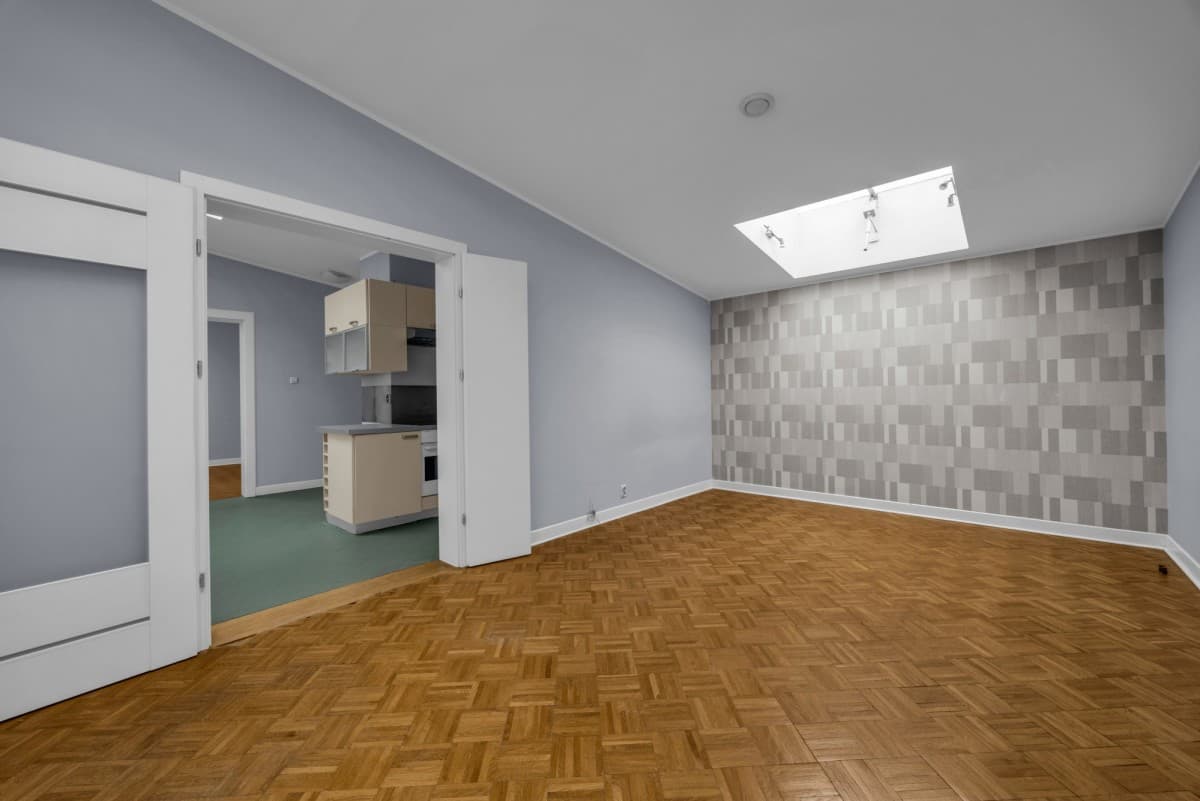 Spacious 3-room apartment with top-floor privacy – 11