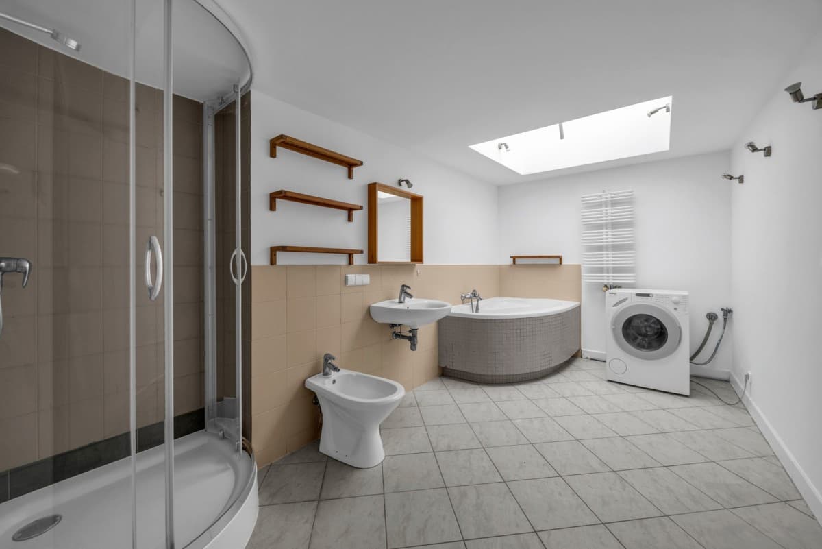 Spacious 3-room apartment with top-floor privacy – 17