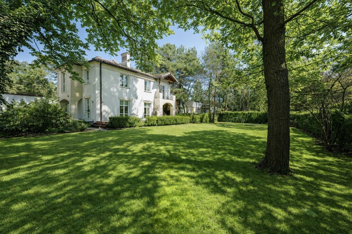 Elegant Tuscan-style home with guest cottage – 1