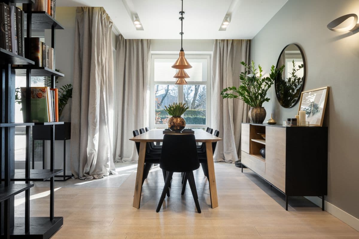 Elegant Tuscan-style home with guest cottage – 4