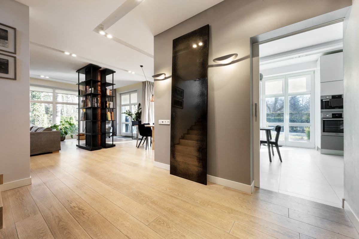 Elegant Tuscan-style home with guest cottage – 12