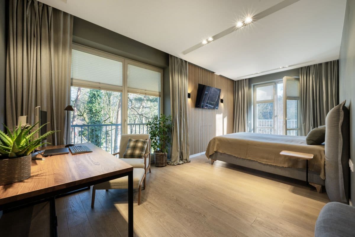 Elegant Tuscan-style home with guest cottage – 13