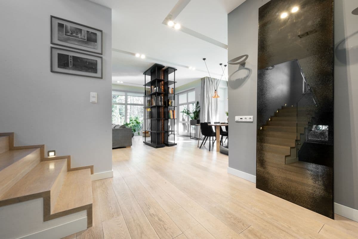 Elegant Tuscan-style home with guest cottage – 14